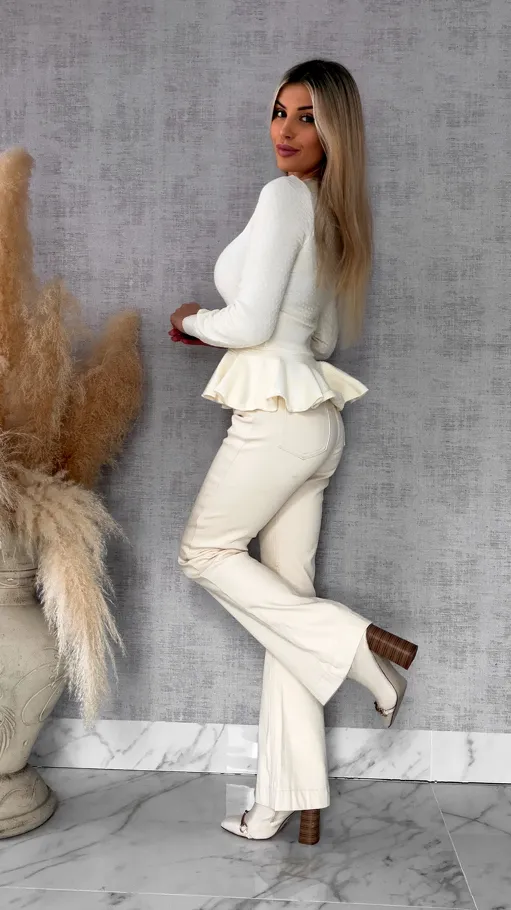 Elegancka dzianinowy bluzka z baskinką ONE SIZE ecru - R483