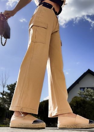 Spodnie cargo w modnym beżu z paskiem - L622
