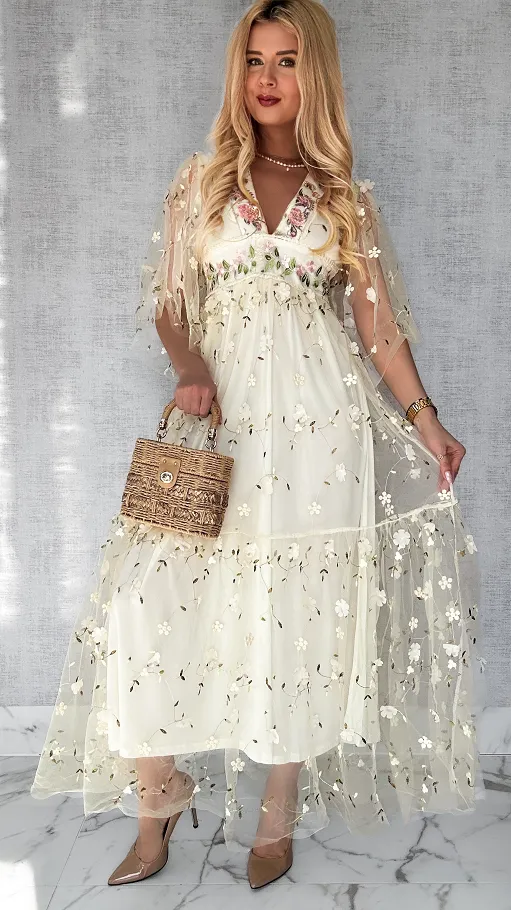 Długa sukienka ECRU tiulowa cała w piękne kwiaty - P545