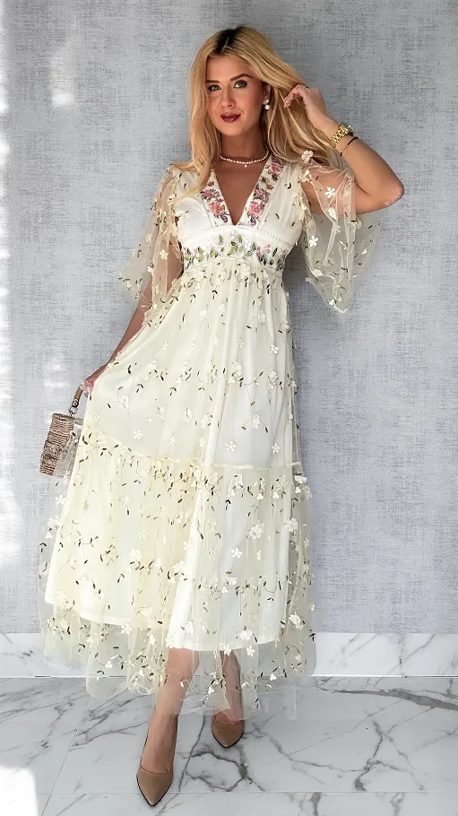 Długa sukienka ECRU tiulowa cała w piękne kwiaty - P545