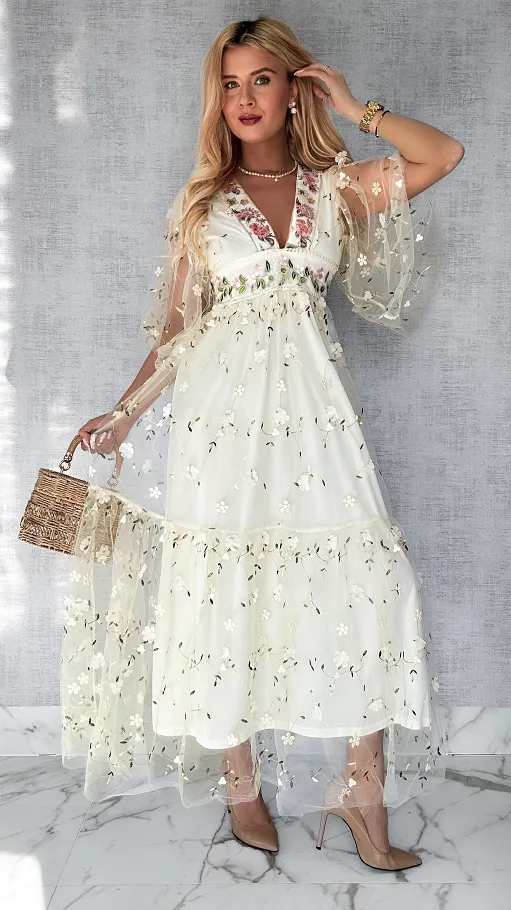 Długa sukienka ECRU tiulowa cała w piękne kwiaty - P545