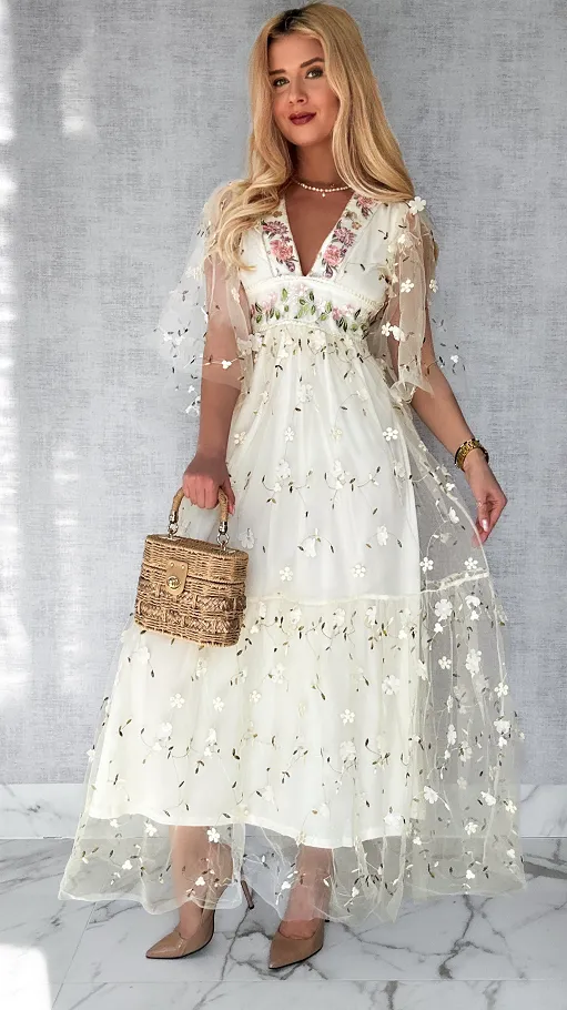 Długa sukienka ECRU tiulowa cała w piękne kwiaty - P545