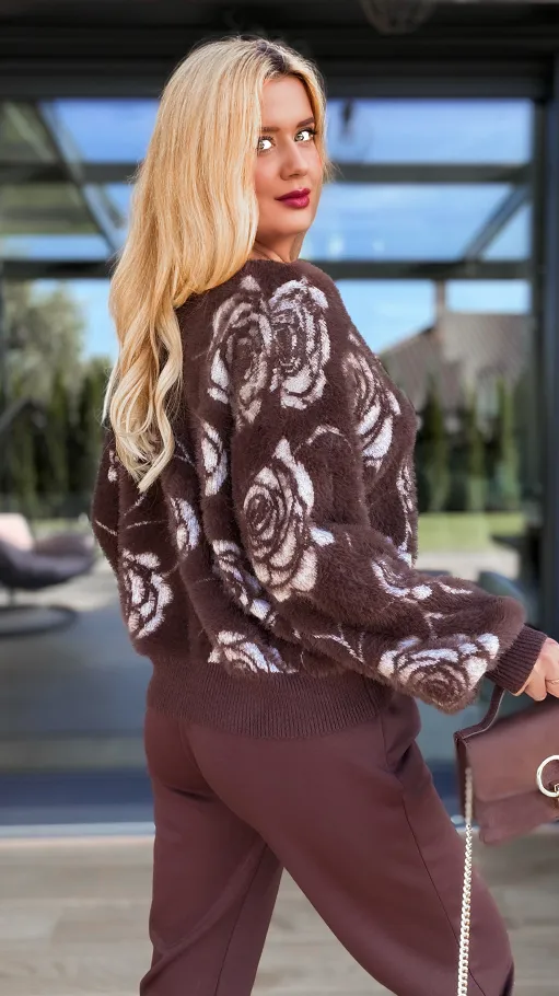 Czekoladowy sweter FLUFFY w kwiaty zapinany na haftki ONE SIZE - R108A