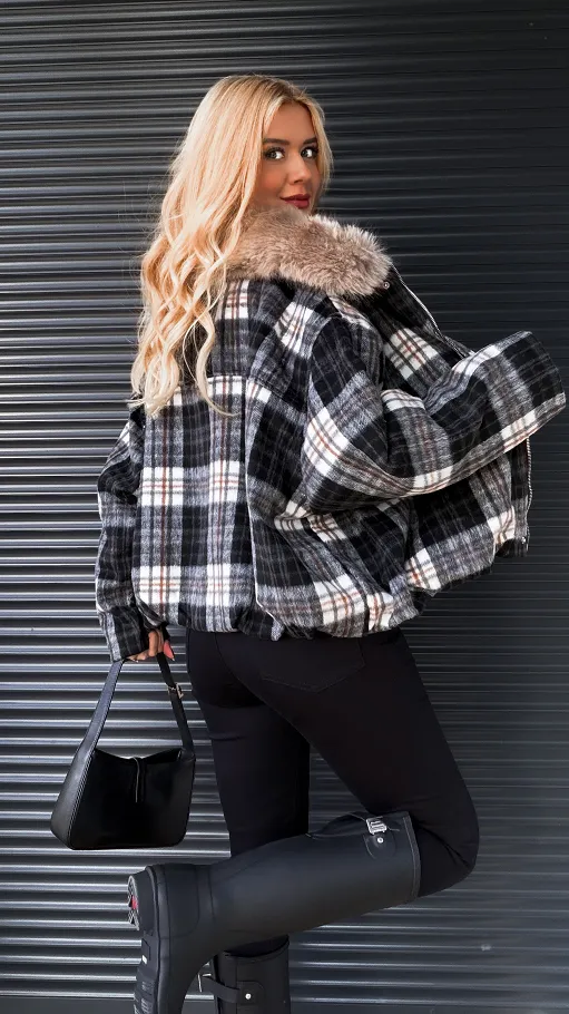Modowa kurtka flanelowa w czarną kratę z futerkiem ONE SIZE - R248