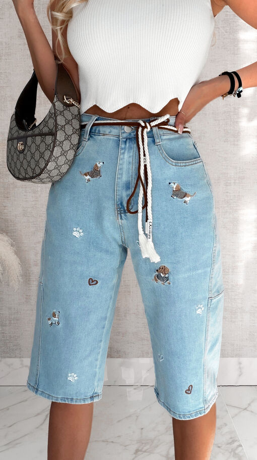 Elastyczne jeansowe bermudy w haftowane pieski BLUE JEANS z paskiem - S075