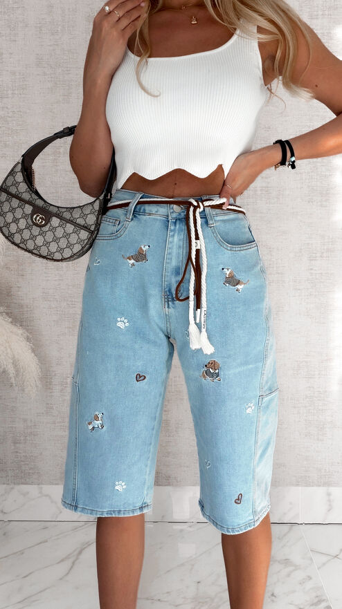 Elastyczne jeansowe bermudy w haftowane pieski BLUE JEANS z paskiem - S075