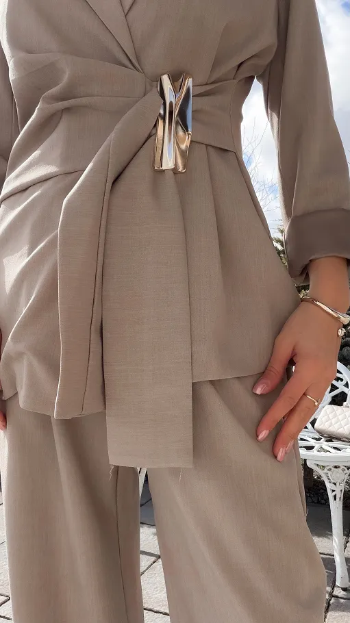 Świetny beżowy komplet na wiosnę marynarka + spodnie ONE SIZE - R804B