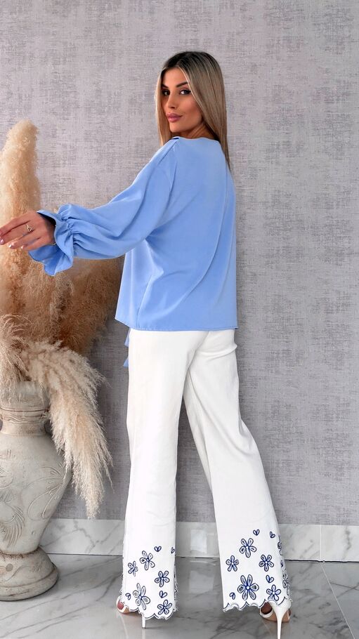 Elegancka niebieska bluzka z ozdobnym wiązanym dekoltem ONE SIZE - R562