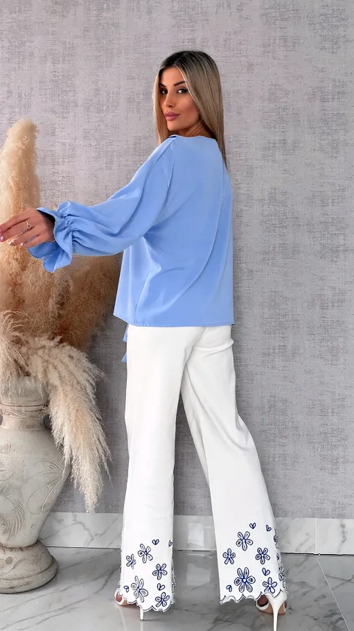 Elegancka niebieska bluzka z ozdobnym wiązanym dekoltem ONE SIZE - R562