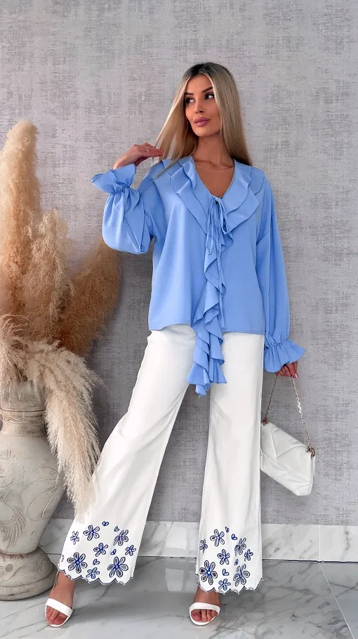 Elegancka niebieska bluzka z ozdobnym wiązanym dekoltem ONE SIZE - R562