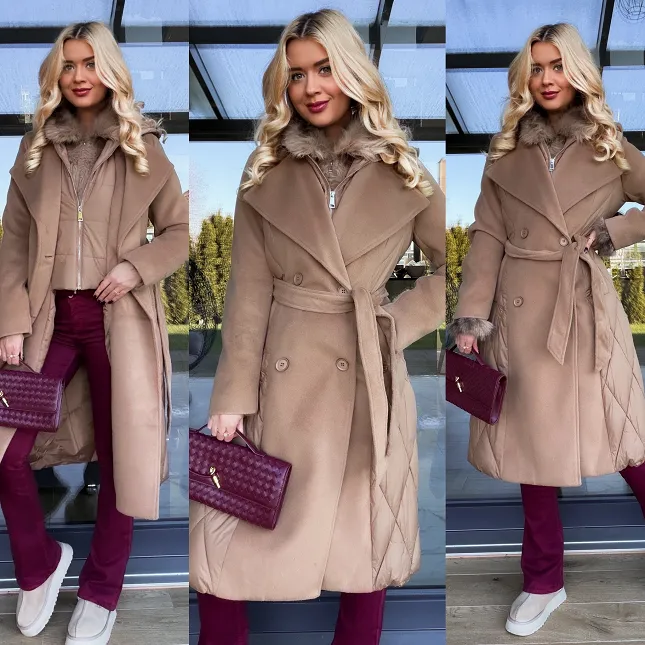 Beżowy płaszcz z pikowanymi wstawkami i podwójnym zapięciem - R205A