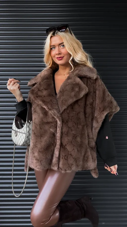 Ekskluzywne brązowe futerko ONE SIZE - R305