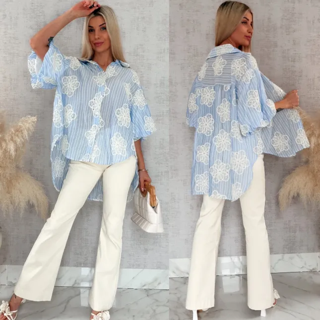 Elegancka asymetryczna koszula w haftowane kwiaty ONE SIZE blue - R863