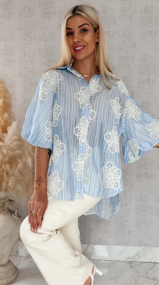 Elegancka asymetryczna koszula w haftowane kwiaty ONE SIZE blue - R863