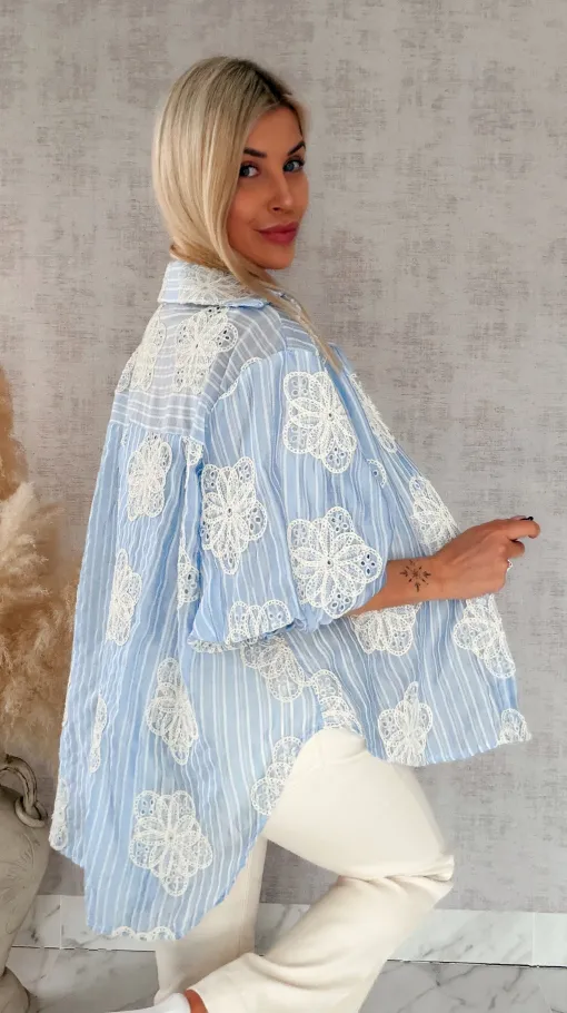 Elegancka asymetryczna koszula w haftowane kwiaty ONE SIZE blue - R863