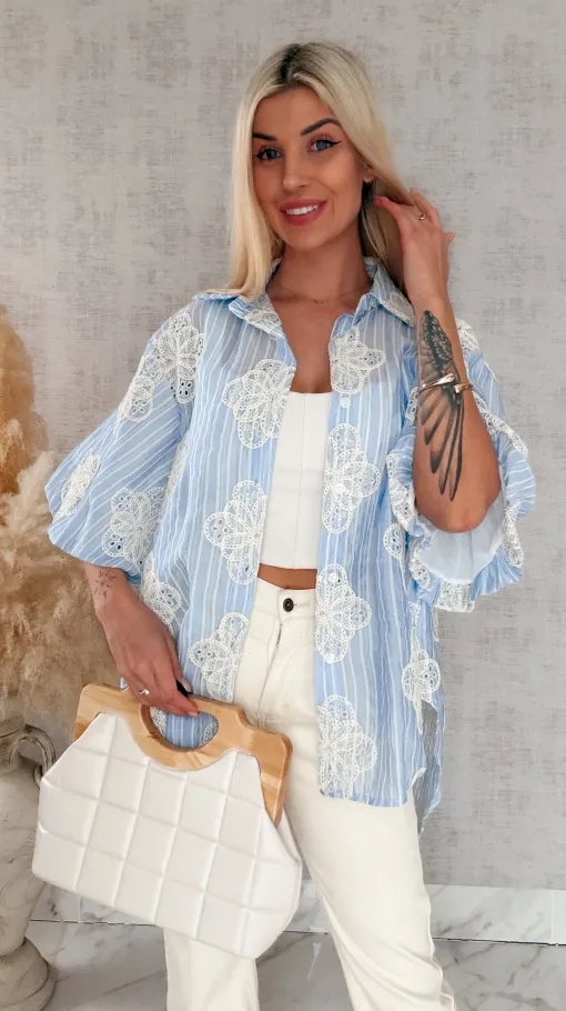 Elegancka asymetryczna koszula w haftowane kwiaty ONE SIZE blue - R863