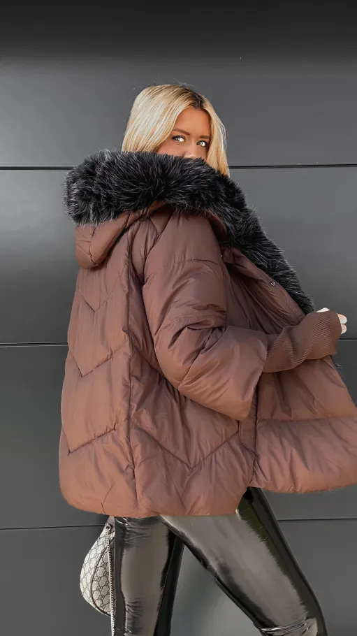 Ekskluzywna kurtka zimowa z oryginalnym futerkiem CZEKOLADOWA - R078B