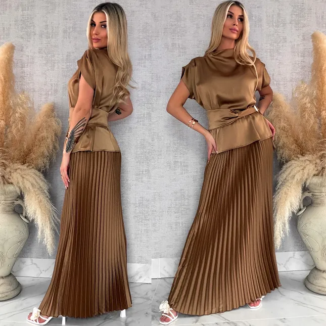 Elegancki satynowy komplet bluzka + maxi spódnica plisowana ONE SIZE toffi - R667A