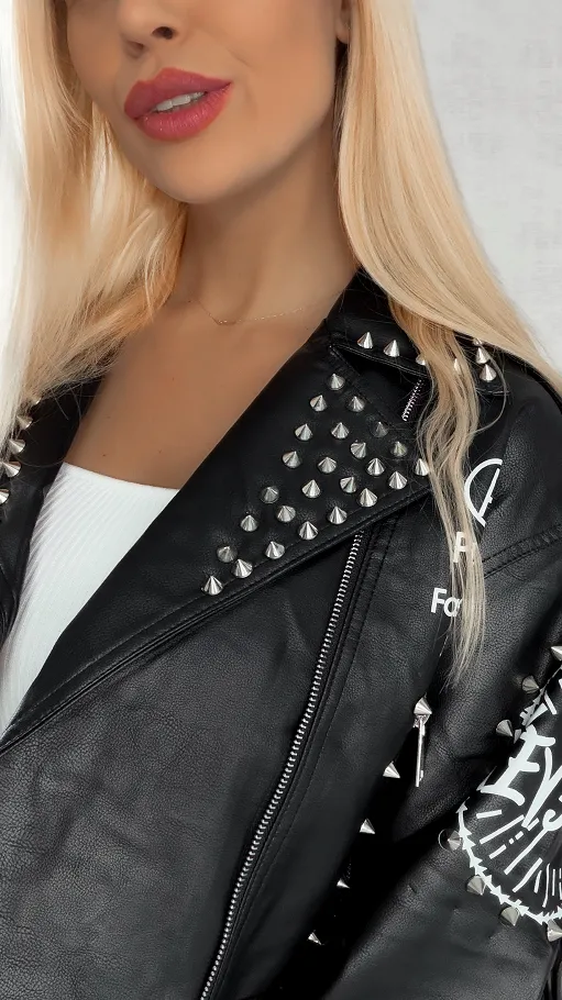 Stylowa czarna kurtka RAMONESKA z frędzlami i ćwiekami one size - R146