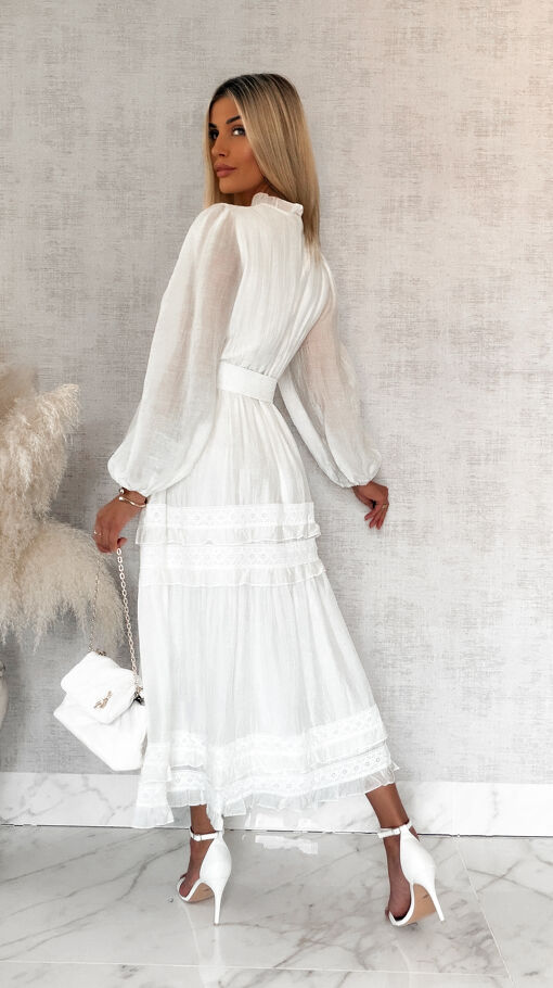 Elegancka długa sukienka zdobiona koronką BIAŁA - R599A