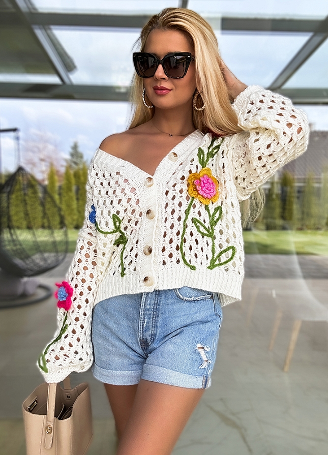 Modny ażurowy sweter w kolorowe kwiaty z wiskozy ECRU - M770