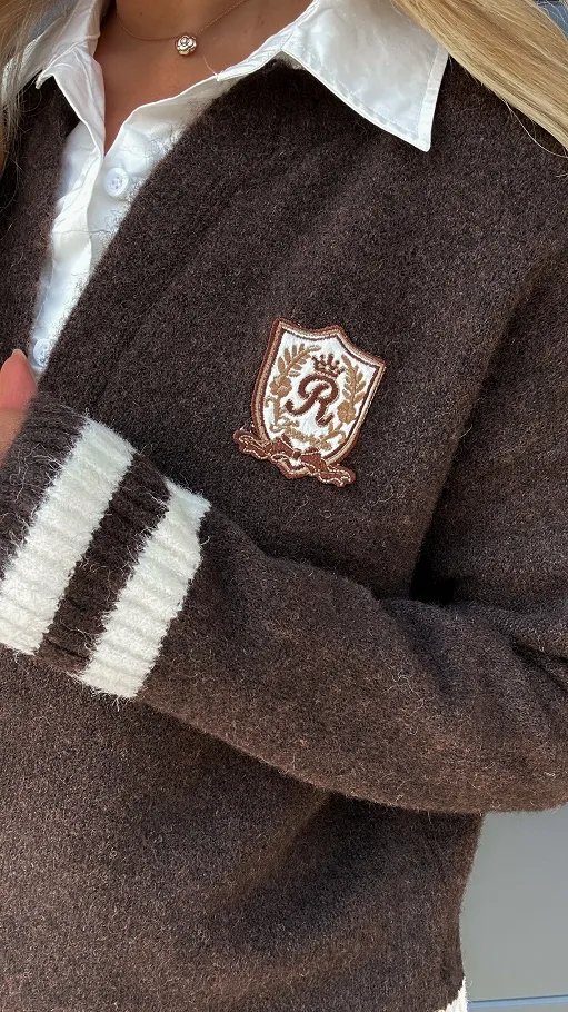 Modny czekoladowy sweter z koszulową wstawką ONE SIZE - R091A