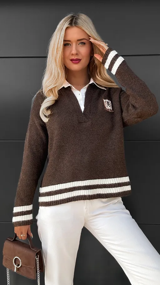 Modny czekoladowy sweter z koszulową wstawką ONE SIZE - R091A
