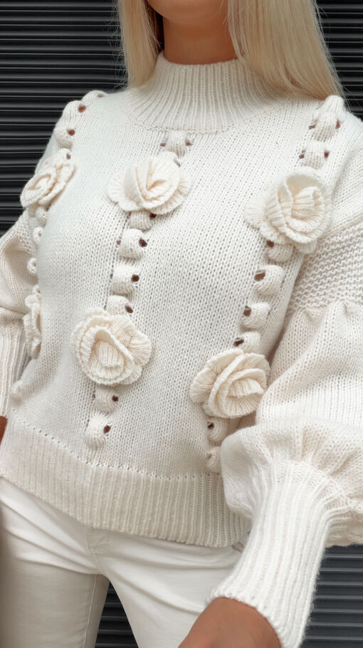 Sweter z półgolfem w kolorze ECRU zdobiony różami 3d ONE SIZE - S362