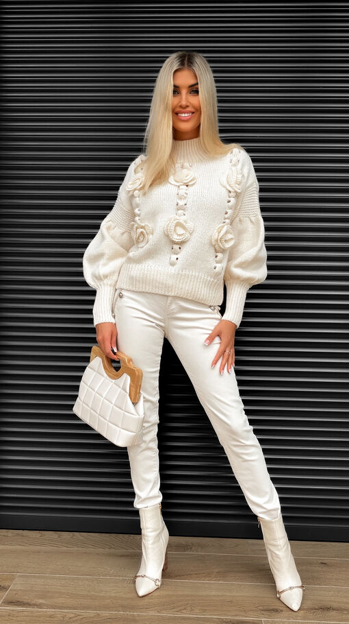 Sweter z półgolfem w kolorze ECRU zdobiony różami 3d ONE SIZE - S362