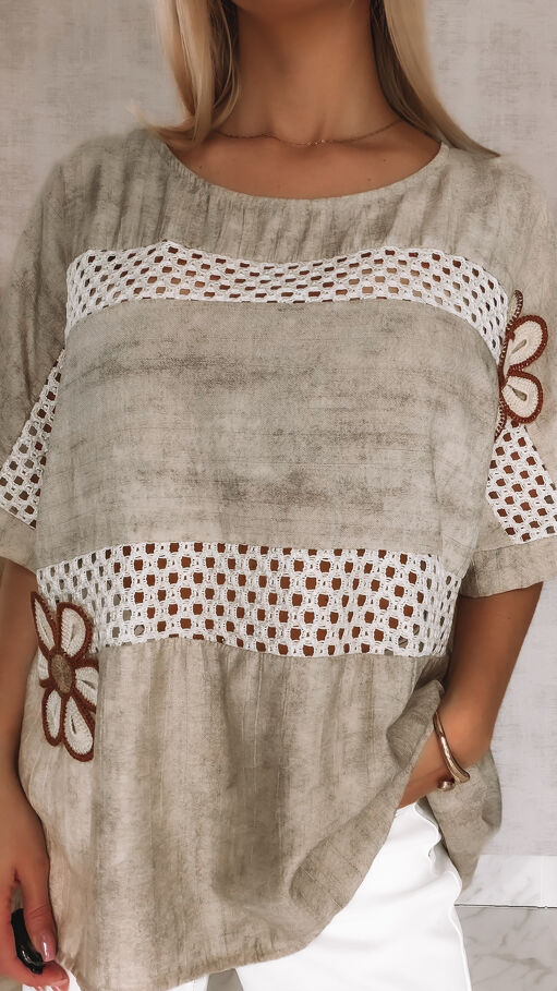 Luźna bluzka oversize z kwiatami melanżowy beż ONE SIZE wiskoza - R848