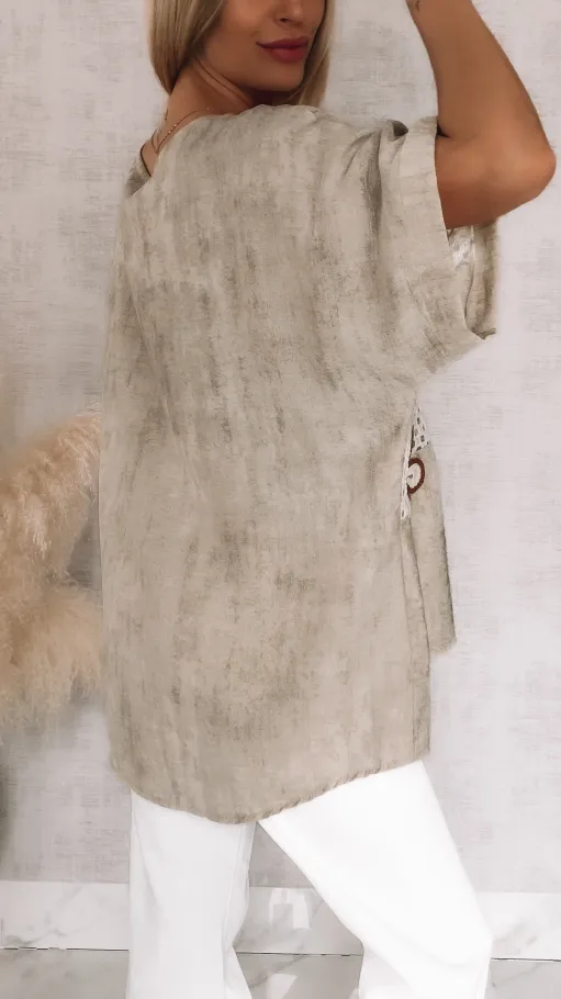 Luźna bluzka oversize z kwiatami melanżowy beż ONE SIZE wiskoza - R848