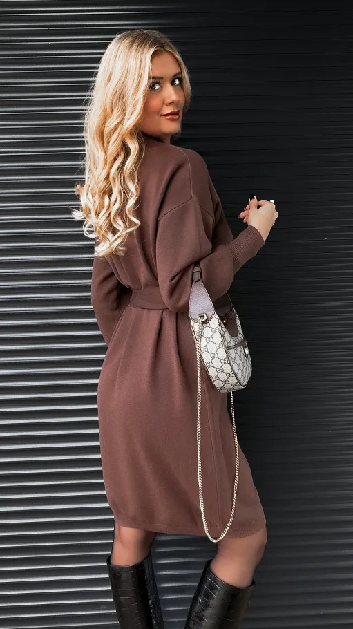 Czekoladowa sukienka dzianinowa z paskiem ONE SIZE - R175