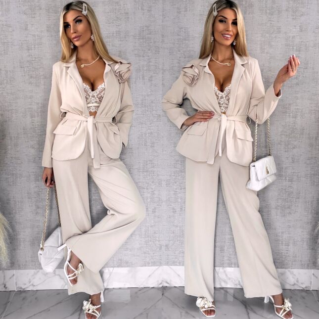 Elegancki beżowy komplet z broszką żakiet + spodnie - R547B