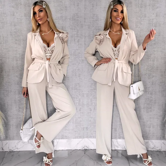 Elegancki beżowy komplet z broszką żakiet + spodnie - R547B