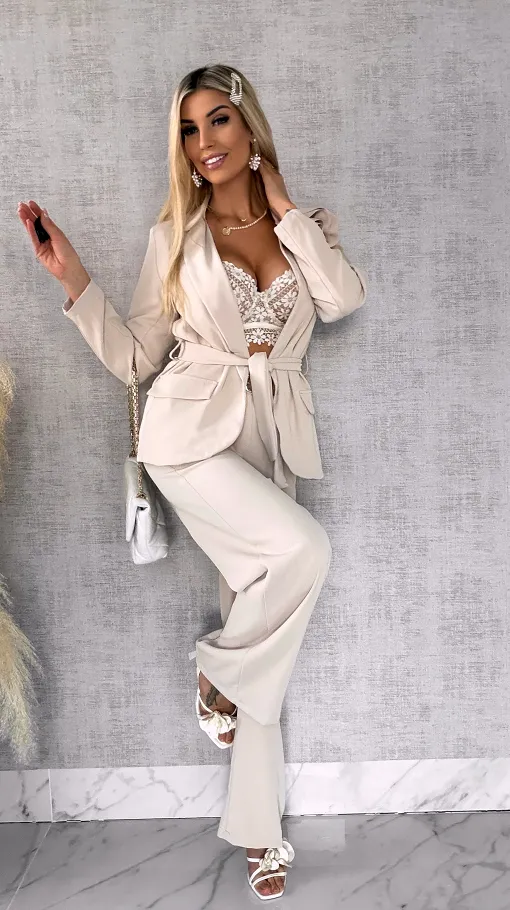 Elegancki beżowy komplet z broszką żakiet + spodnie - R547B