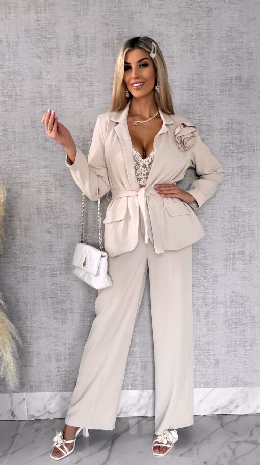 Elegancki beżowy komplet z broszką żakiet + spodnie - R547B