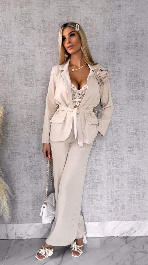 Elegancki beżowy komplet z broszką żakiet + spodnie - R547B