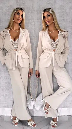 Elegancki beżowy komplet z broszką żakiet + spodnie - R547B
