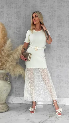 Wyjątkowa długa sukienka dzianinowa z koronką i paskiem ONE SIZE ecru - R875