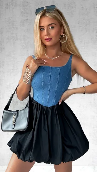 Elastyczny kombinezon jeansowy na ramiączkach w stylu sukienki CZARNY - P371