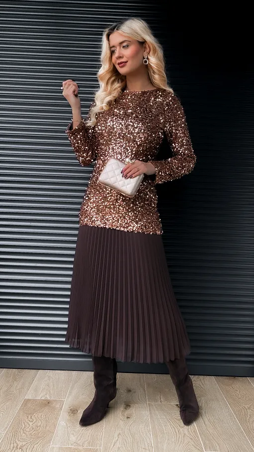 Długa sukienka warstwowa w cekiny z plisowaniem ONE SIZE czekolada - R408A