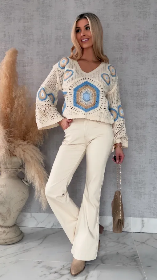 Mega modny ażurowy sweterek w szydełkowym stylu NIEBIESKO beżowy - R659C