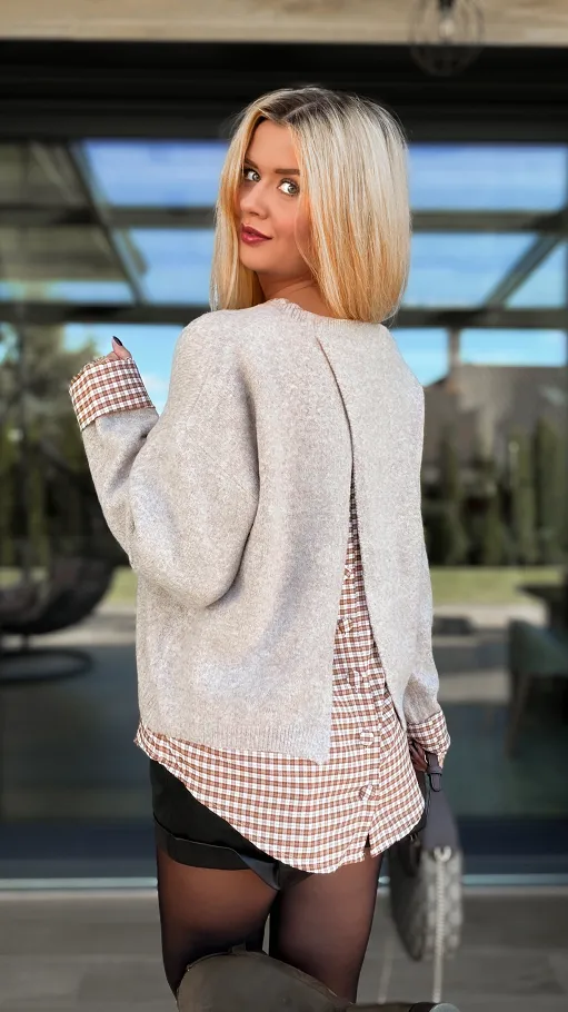 Beżowy sweter z modną wstawką z koszuli ONE SIZE - R089A