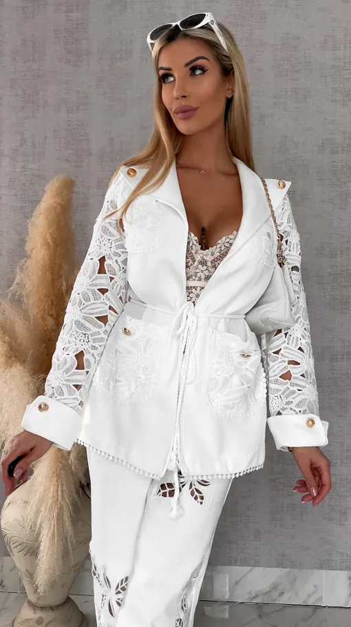 Zjawiskowa wiosenna marynarka z gipiurowymi rękawami WHITE - R715