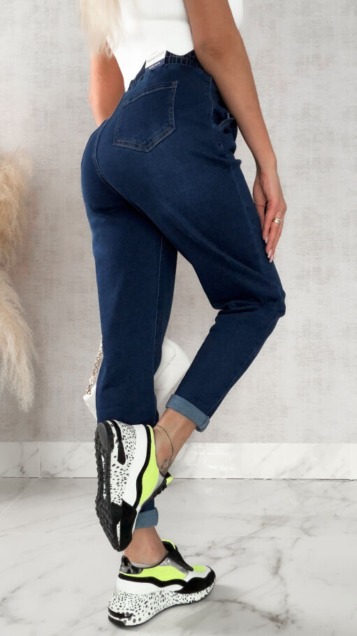 Elastyczne spodnie jeansowe MOM FIT z gumą w pasie - R241