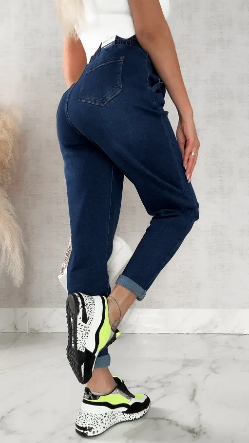 Elastyczne spodnie jeansowe MOM FIT z gumą w pasie - R241