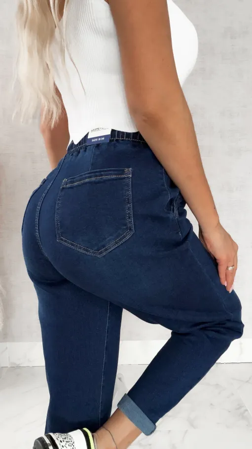 Elastyczne spodnie jeansowe MOM FIT z gumą w pasie - R241