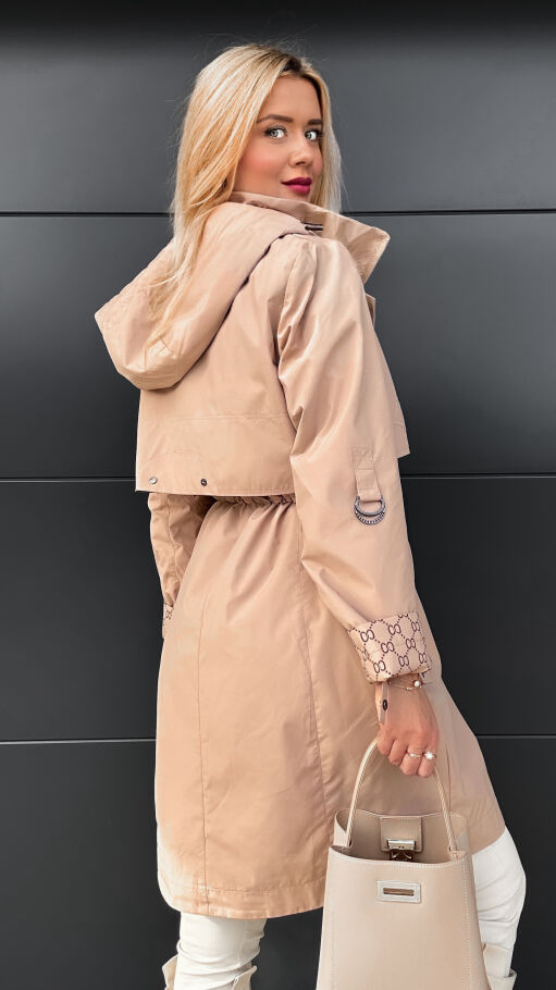 Karmelowa kurtka przejściowa PARKA zdobiona modnym wzorem - R051