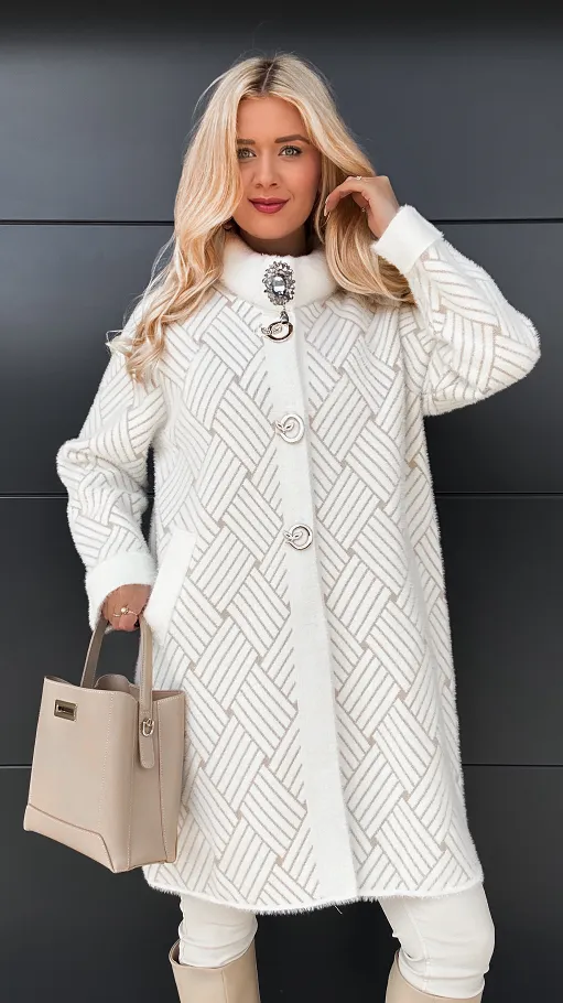 Elegancki płaszcz ALPAKA wzór warkocz ONE SIZE ecru - R042