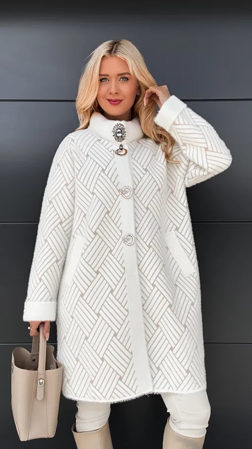 Elegancki płaszcz ALPAKA wzór warkocz ONE SIZE ecru - R042